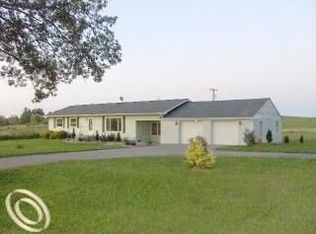 5580 Mack Rd, Howell, MI 48855