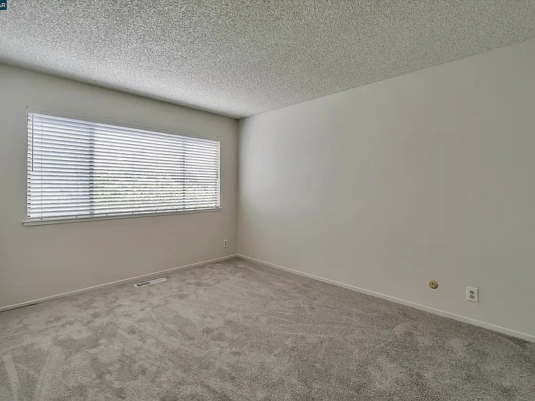 1956 Fair Ridge Ct — Photo 23