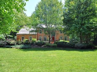 1011 Bowen Ct, Great Falls, VA 22066