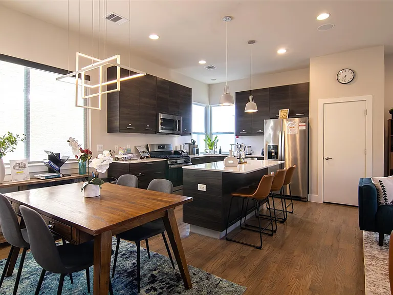 2306 Wipprecht St — Photo 11