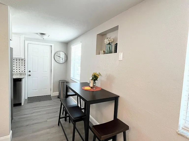 607 Lyndhurst St — Photo 16