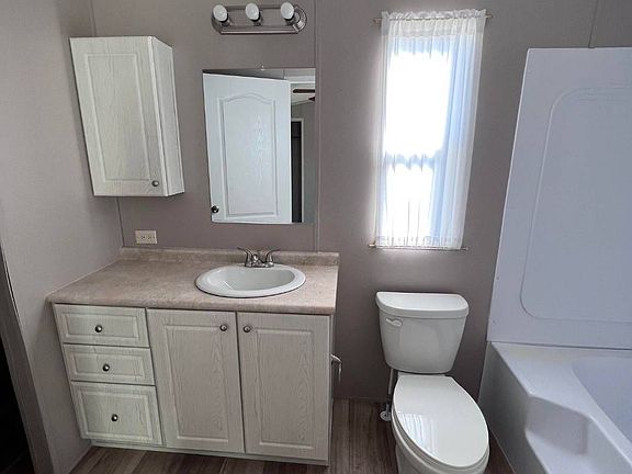 4th image of 2815 California Ave #54