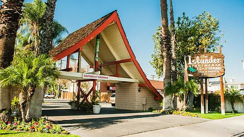 The Beautiful Islander Apartments! Photo 1