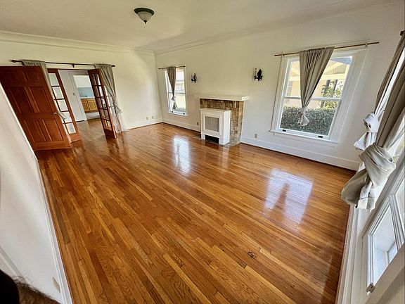 2nd image of 4832 Oakwood Ave #4