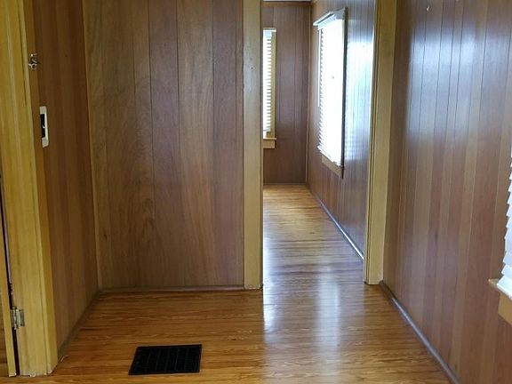 2nd image of 229 Hanna Ln