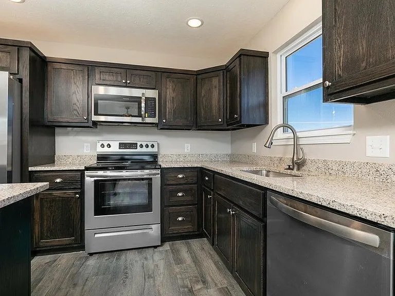 675 Joycee Ln — Photo 4