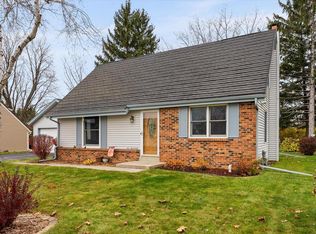 W198N16937 Ridgeway Dr, Jackson, WI 53037