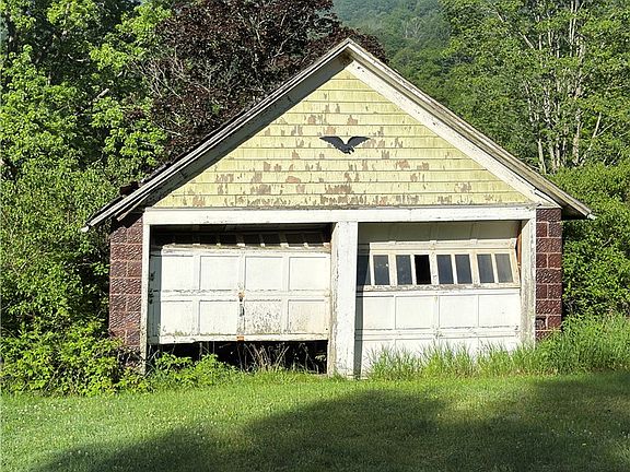2nd image of 887 Barnum Rd