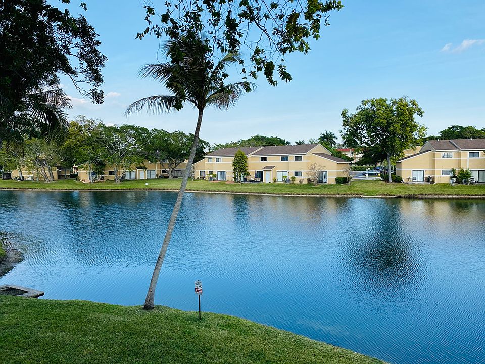 1st image of 351 Palm Way APT 203