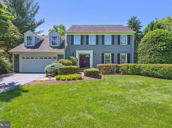 2700 Pony Farm Ct, Oakton, VA 22124