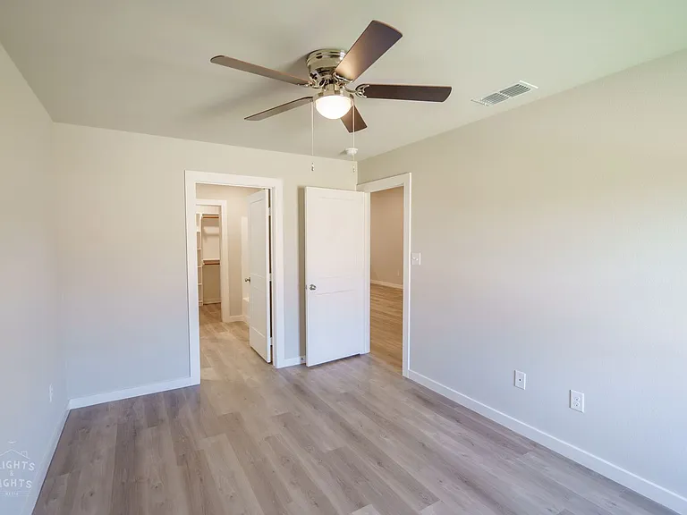 2701 Baron Ave — Photo 9