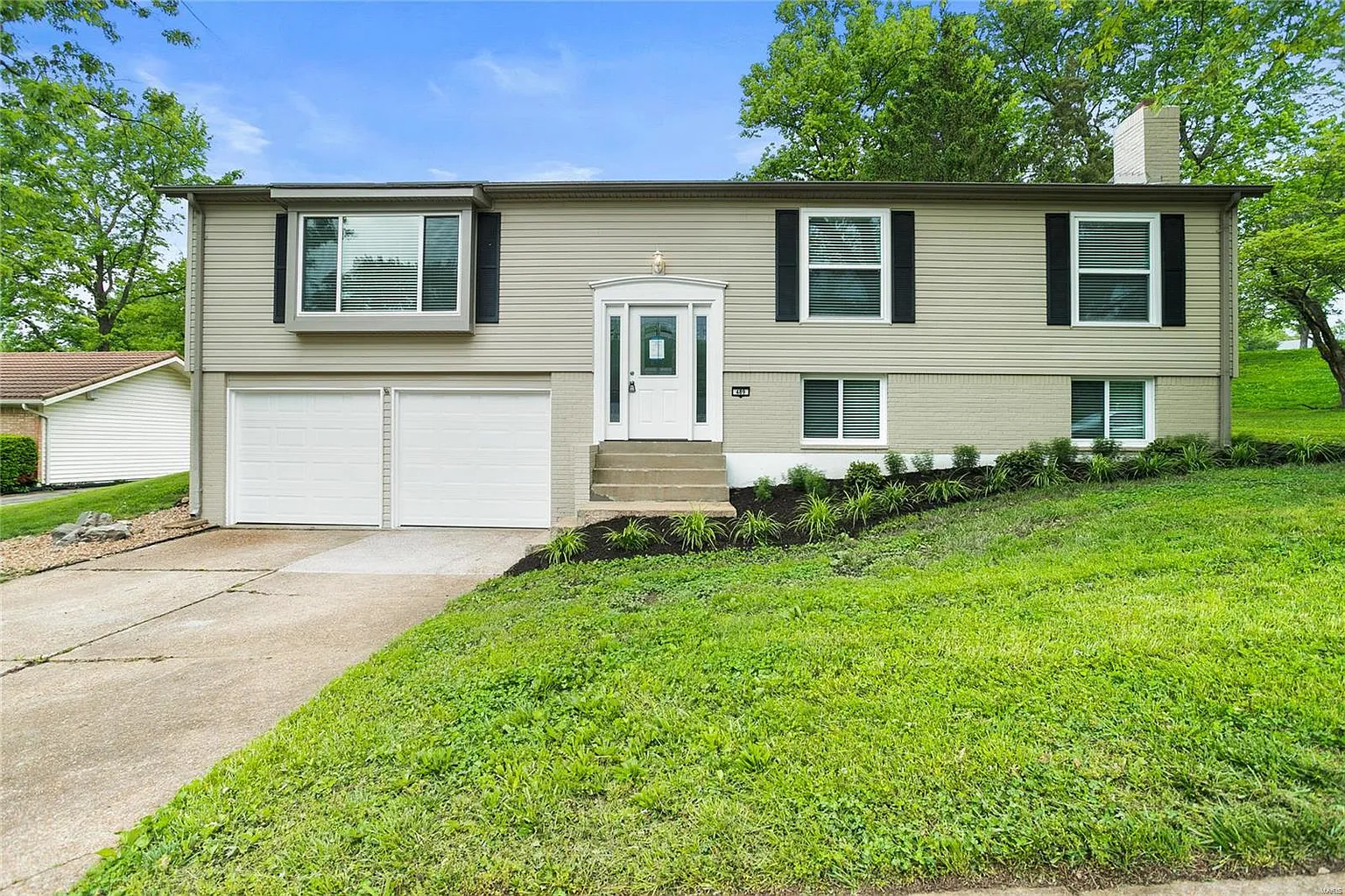 489 Graywood Dr photo 1