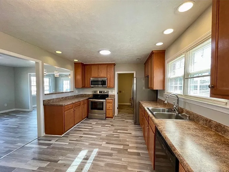 824 Fresno Dr — Photo 13