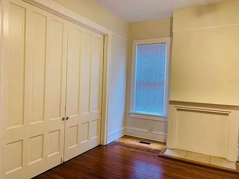 903 Montgomery St — Photo 26