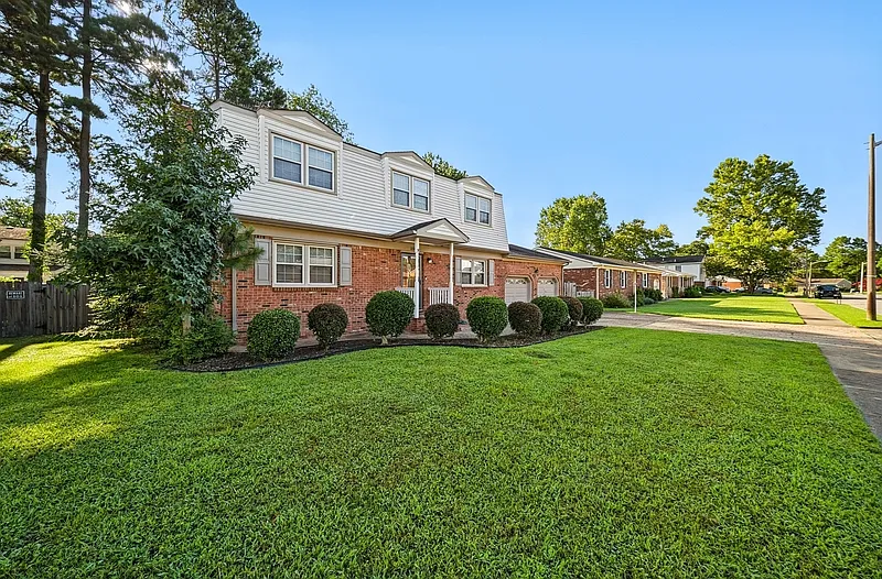150 Huntington Dr