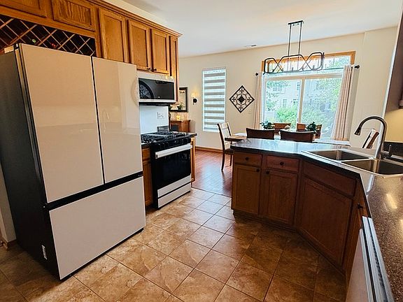 4th image of 25061 S Clare Cir