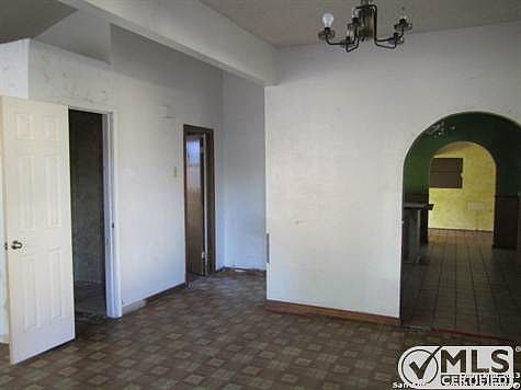 4th image of 641 Fleming St