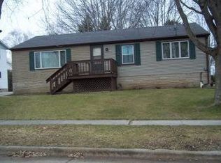 1138 S 39th St, Manitowoc, WI 54220