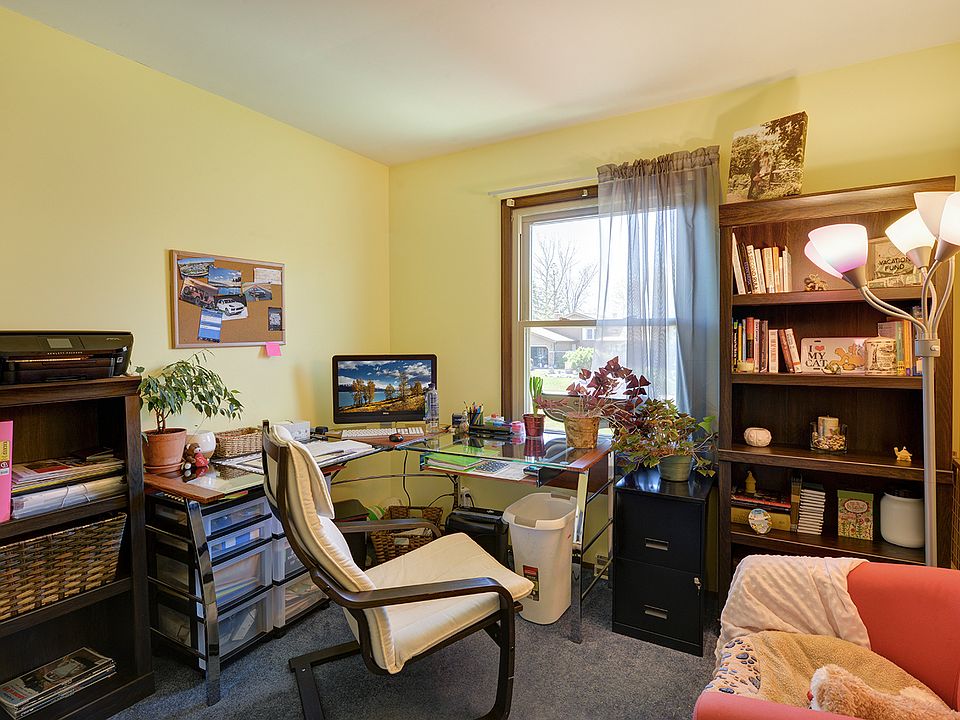 2nd image of 1818 Maplewood Dr