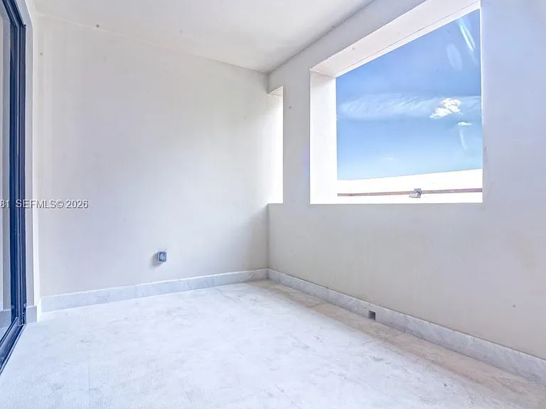 718 Valencia Ave #202 — Photo 19