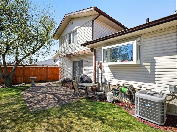 256 W Silvercreek Way NW, Calgary, AB T3B 4H5
