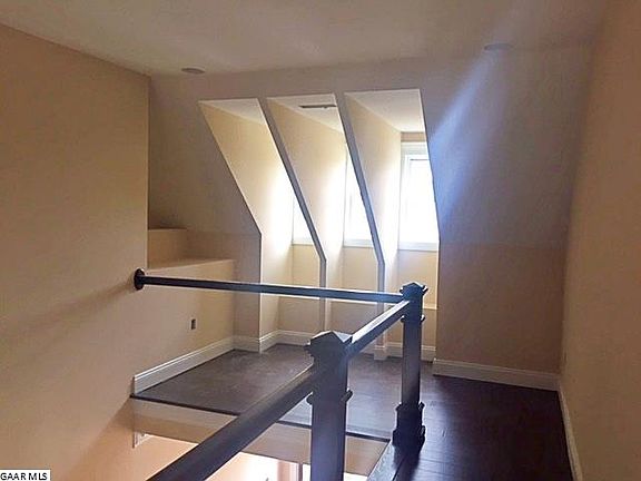 4th image of 74 Hull Hills Ln