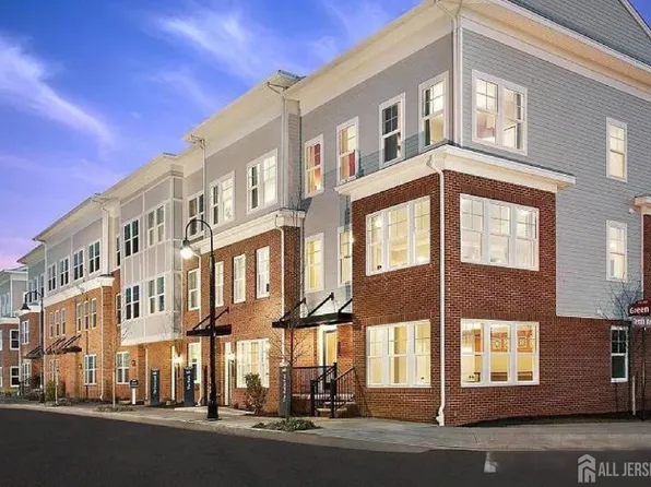 13 Bond St, North Brunswick, NJ 08902