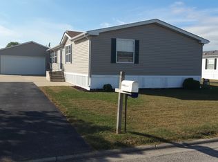 10 Oriole Ln, Beecher, IL 60401