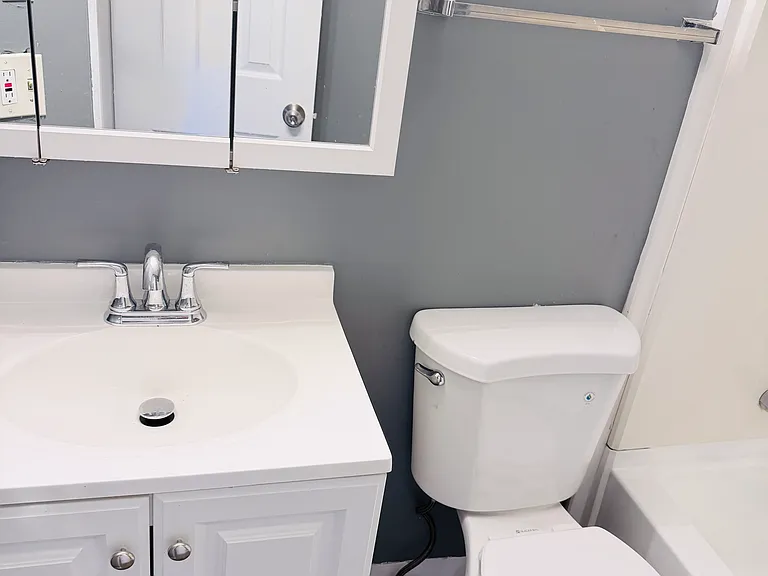 978 Kelly Ave — Photo 9