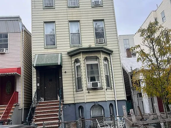 107 Huron St, Brooklyn, NY 11222