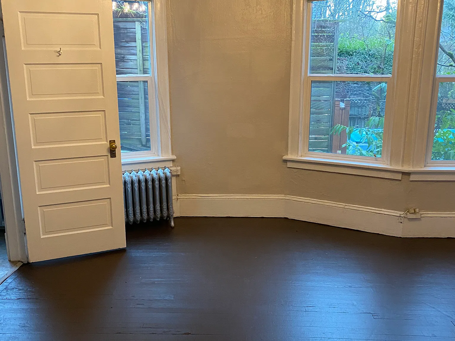 1121 Broadway E — Photo 3