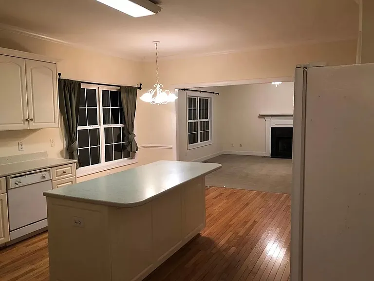 506 Eagle Pointe Dr — Photo 2