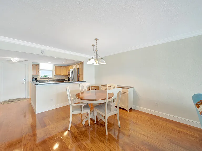 3100 NE 49th St #403 — Photo 6