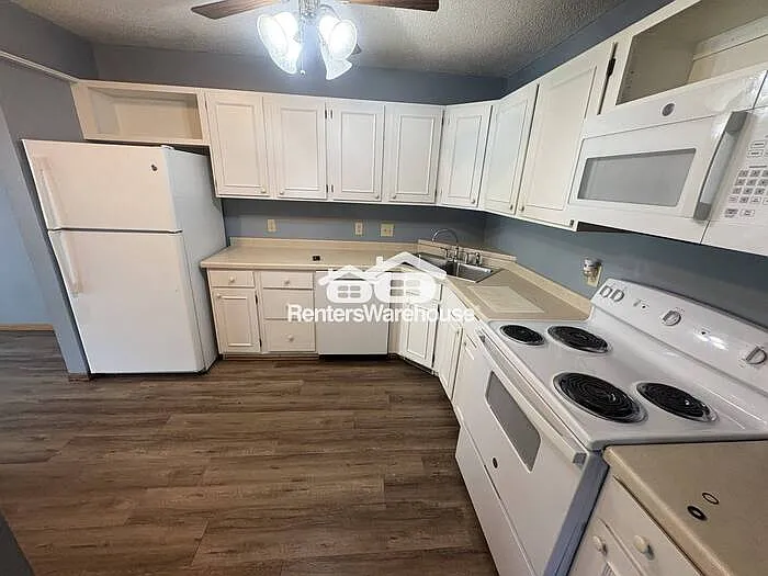 301 Kathy Ln NE — Photo 7