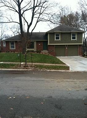 3rd image of 8433 W 88th Ter