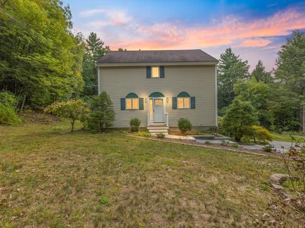 8 Homestead Drive, Raymond, NH 03077