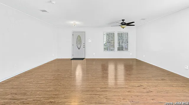3 bed, 2.5 bath, 2721 sqft, $2,550 — Photo 4