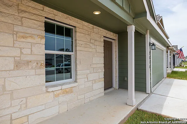 3 bed, 2.0 bath, 1216 sqft, $1,750 — Photo 2