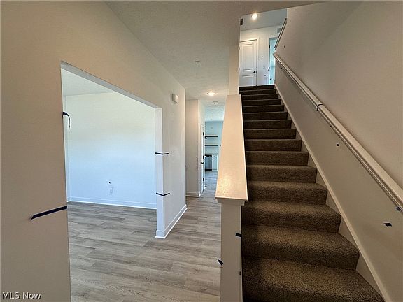 3rd image of 3023 McIntosh Dr NE