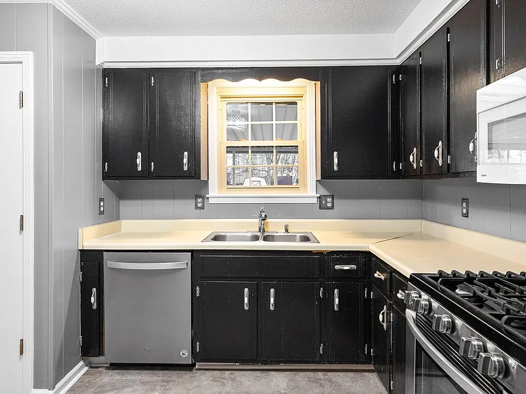 1835 Warren Dr — Photo 12