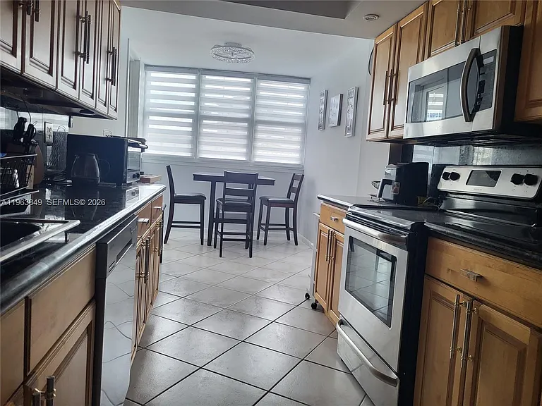 100 Golden Isles Dr #615 — Photo 4