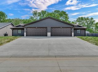 502 Shady Oak Dr, Saint George, KS 66535