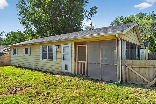 2418 W Lynn St Photo 1