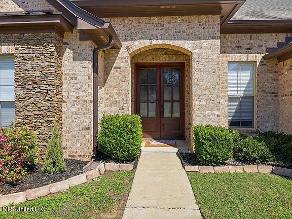 4th image of 131 Greenfield Ridge Dr