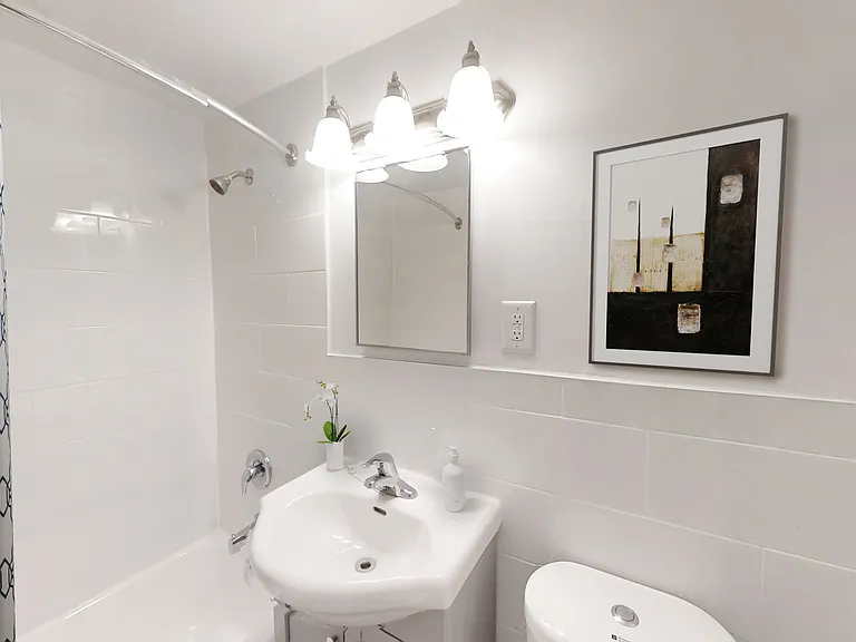 166 Carlton St #907 — Photo 6