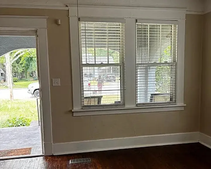 1308 Holden St — Photo 2