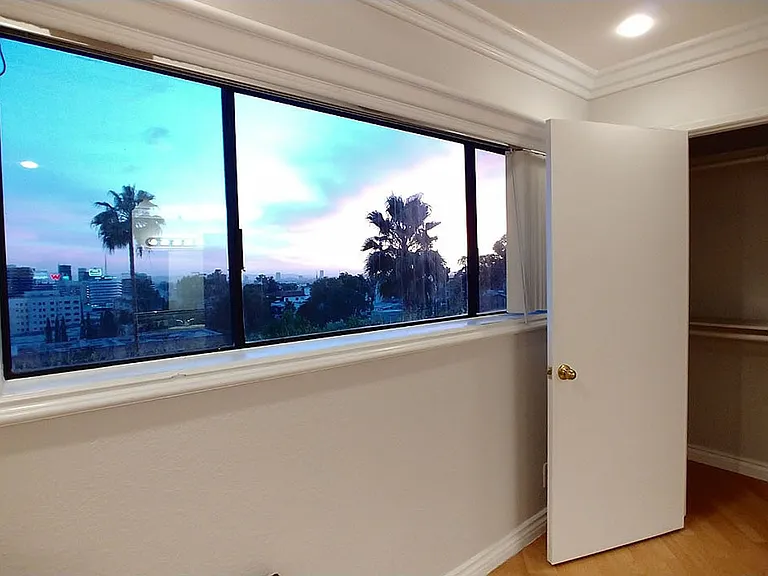 Five Star Suites — Photo 94
