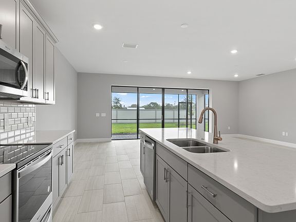 Flow through kitchen