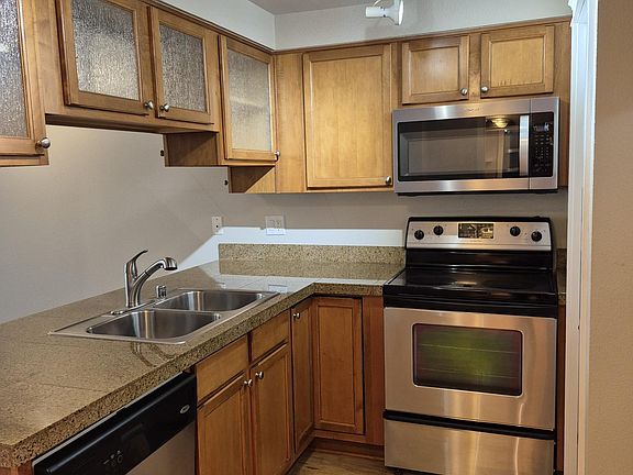 3rd image of 2200 Thorndyke Ave W APT 206