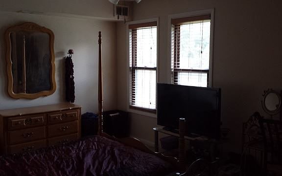 4th image of 2013 Country Club Dr APT 12